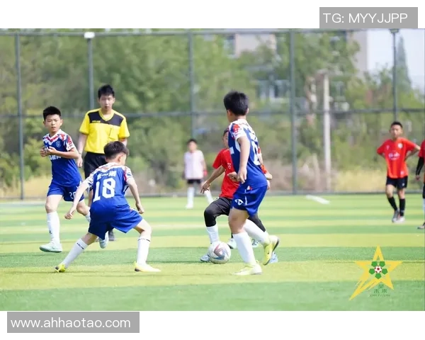 全南天龙迎战牙山球队激烈对抗展现足球魅力与团队精神